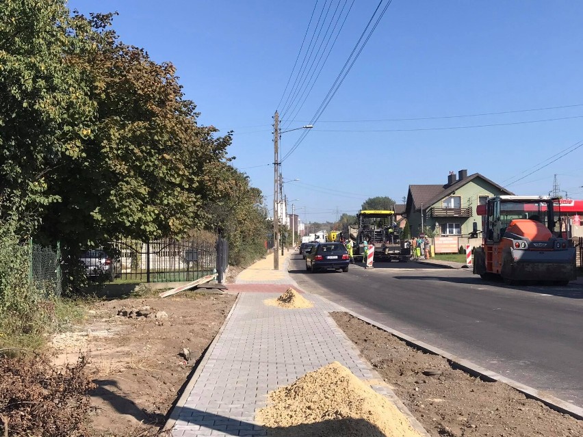 Na ulicy Łośnickiej wciąż trwają prace drogowe.