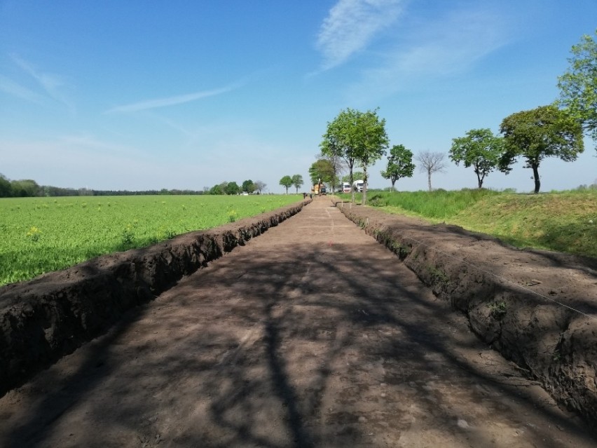 Góra. Budują ścieżkę do Kłody Górowskiej. Rowerzyści skorzystają z niej jeszcze tego lata [ZDJĘCIA]