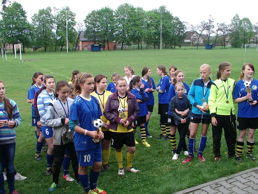 Zawodniczki z UKS Herkules Kochanowice wygrały Turnieju Piłki Nożnej dla dziewcząt