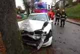 Sławsko: opel vectra uderzył w drzewo. Kierowca ranny! [ZDJĘCIA]