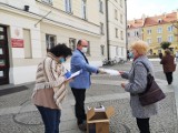 Oleśnica. Miasto podsumowuje kolejny dzień akcji "Maseczka dla seniora" 