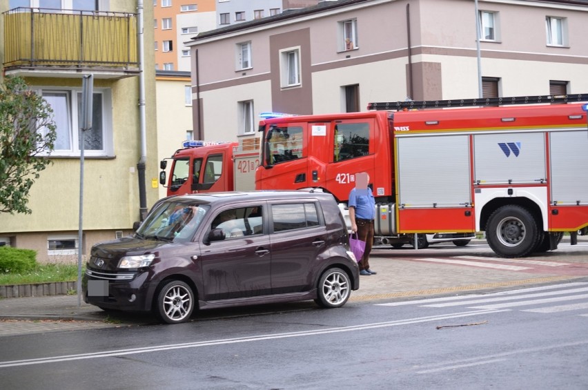 Głogów: Pijana kobieta groziła, że wyskoczy z balkonu mieszkania przy Moniuszki. 