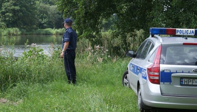 Z jeziora w Łomiankach wyłowiono ciało 63-letniej kobiety