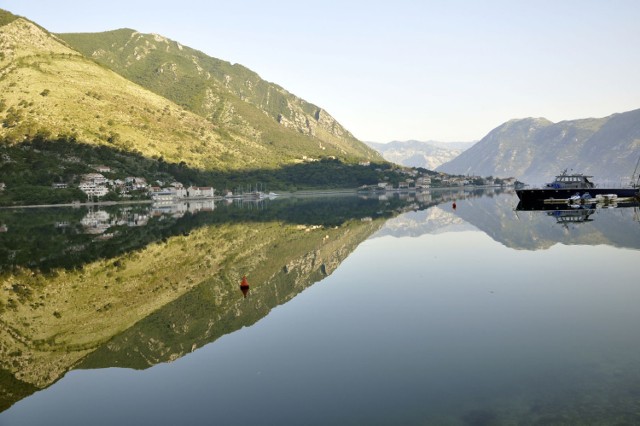 Zatoka Kotorska. O ten czarnog&oacute;rski fiord w przeszłości walczyły wielkie imperia. Jej największy rozkwit przypadł na wieki XVII i XVIII. Fot. Teresa Stachowicz