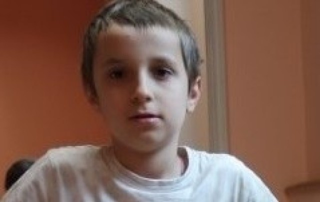 Kiryl Basov od 3 lat walczy z nowotworem. Dzięki pomocy m.in. RZO chłopiec może stanąć na dwie nogi