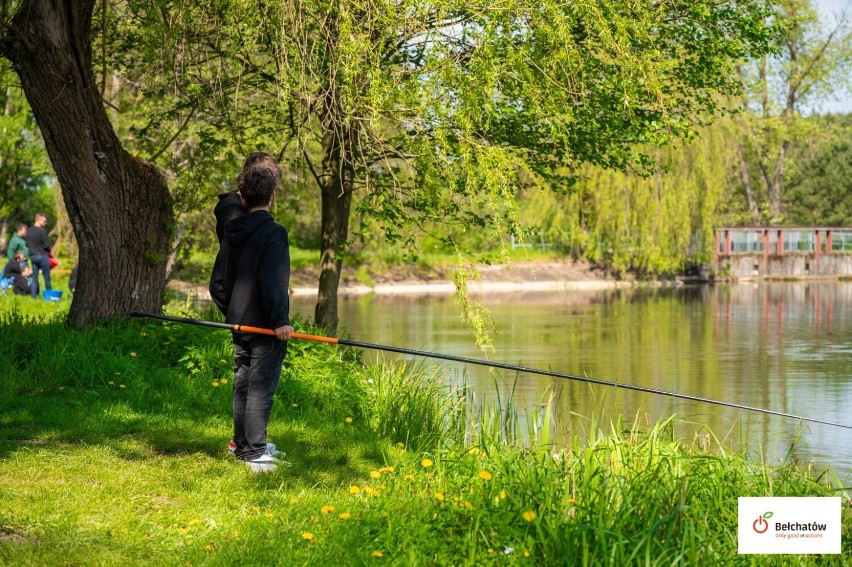 Uczniowie Szkoły Podstawowej nr 8 na biwaku wędkarskim na...