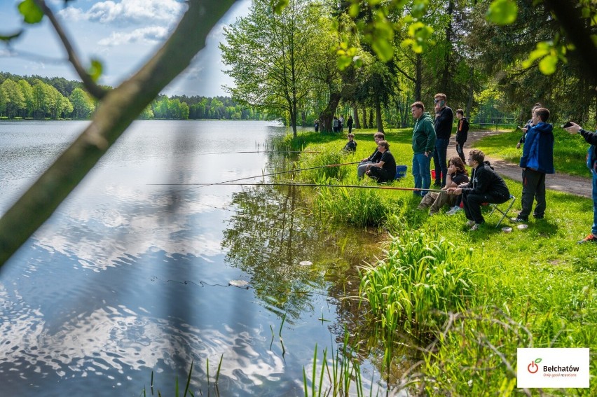 Uczniowie Szkoły Podstawowej nr 8 na biwaku wędkarskim na...