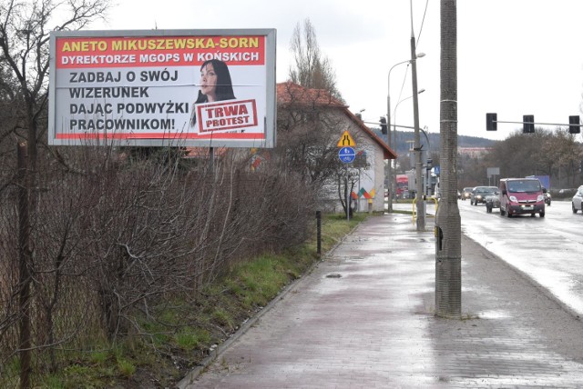 Taki baner stanął w środę przy ulicy Tarnowskiej w Kielcach.