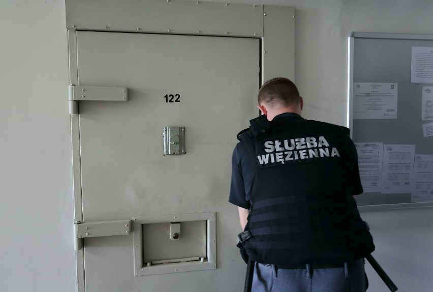 Piotrkowski areszt śledczy oferuje pracę dla 10 strażników...
