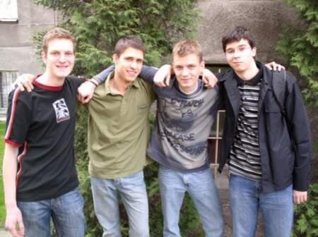 Uczniowie II LO mogą być dumni ze swoich osiągnięć. Od lewej: Tomasz Rudnik, Jakub Majchrzak, Mateusz Turzyński i Mateusz Szymanówka.