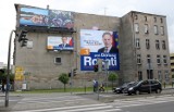 Baner z kandydatem PO zasłonił szczeciński mural. Billboard wisiał nielegalnie