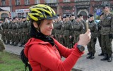 Grudziądz. Tak wyglądało powitanie Miłki Raulin, która na rowerze jedzie przez Polskę, aby uczcić 103. rocznicę odzyskania niepodległości 