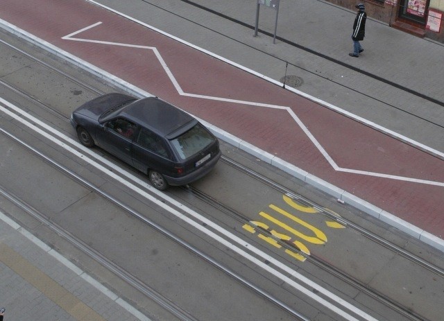 Zdaniem pana Sławomira przystanek wiedeński poprawiałby bezpieczeństwo pasażerów i pieszych