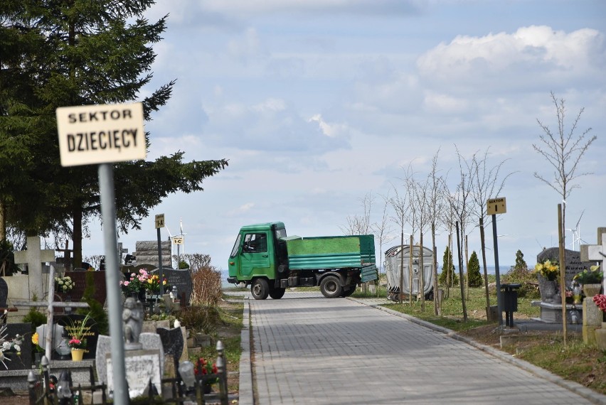 Malbork. Kolumbarium, grobonet i remonty alejek na Cmentarzu Komunalnym 