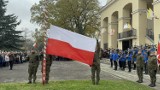 Obchody Święta Niepodległości przed kościołem garnizonowym w Skierniewicach
