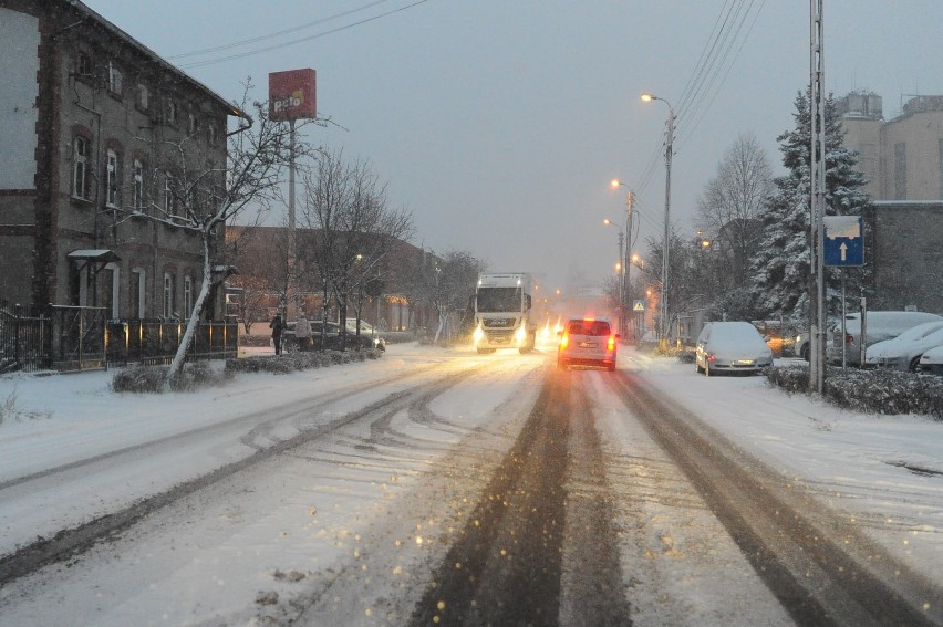 Drogi i chodniki w Lesznie po opadach śniegu 3 stycznia