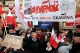 Awantura o media publiczne trwa. Kolejny protest przed Urzędem Wojewódzkim w Krakowie. "To jest wojna"