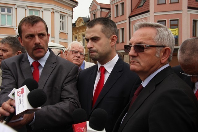 Krzysztof Gawkowski (w środku) odwiedził Konin