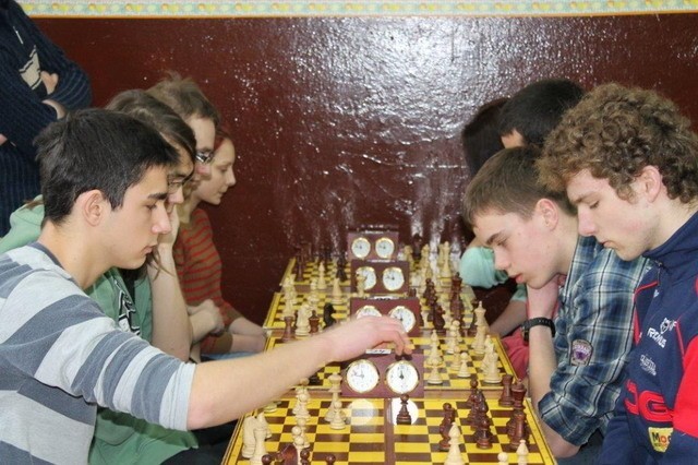 Licealiści walczyli na szachownicy (FOTO)