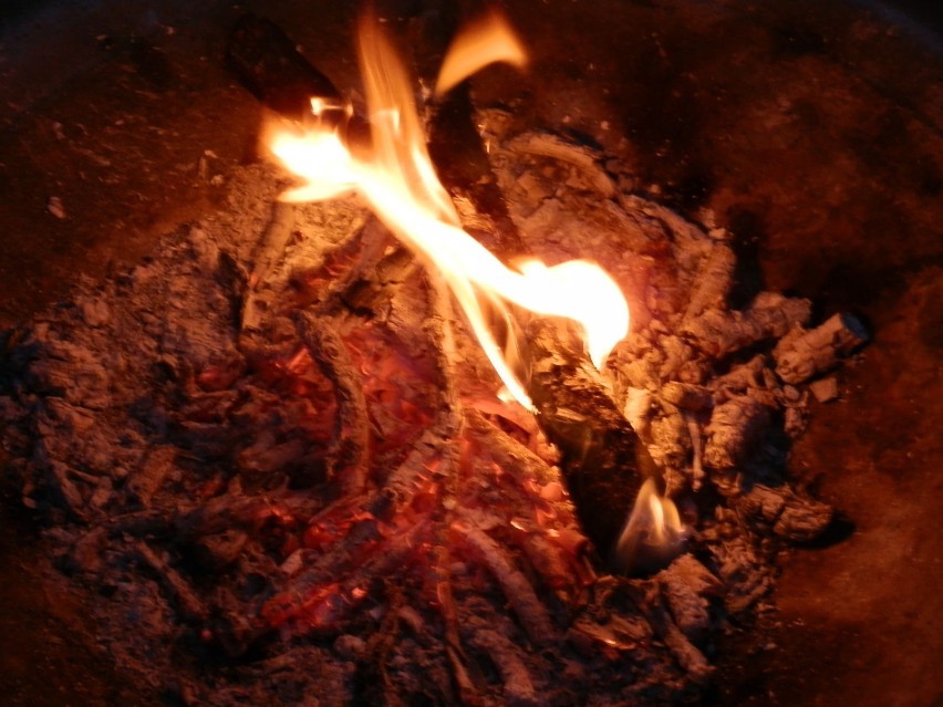Ogień jest symbolem narodzenia, odnowienia, przemiany,...