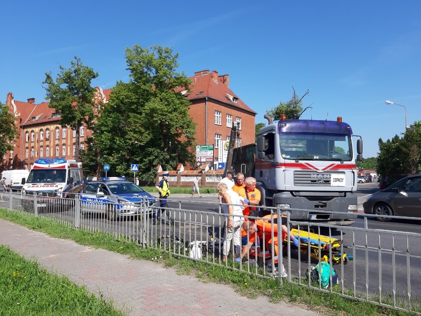 Zderzenie ciężarówki z rowerzystką na Wojska Polskiego (ZDJĘCIA)    