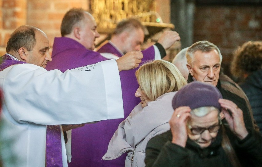 W Środę Popielcową kościoły były zwykle bardzo licznie...