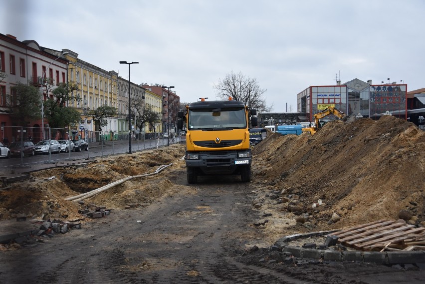 Na budowie centrum przesiadkowego przed dworcem głównym w Częstochowie ZDJĘCIA