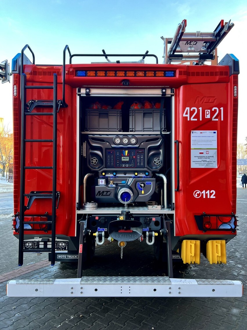 PSP Gniezno. Nowy średni samochód ratowniczo-gaśniczy dla strażaków