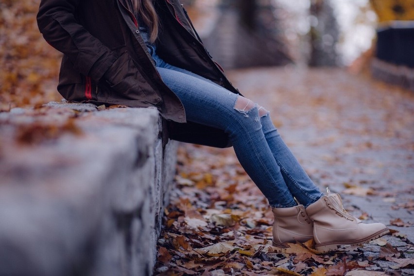 Jesienią dominują buty w ciemniejszej kolorystyce. Czerń,...