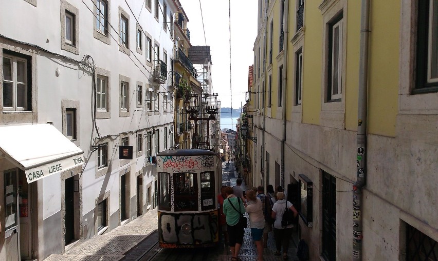 Lizboński żółty tramwaj [zdjęcia]