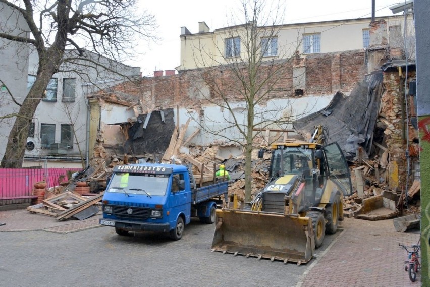 Ruszyła rozbiórka zawalonej kamienicy w centrum Kielc przy teatrze "Kubuś" (WIDEO, ZDJĘCIA)