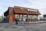 Nowy McDonald's przy obwodnicy Opola już otwarty. Jak jest w środku? Ile można tam zarobić? [ZDJĘCIA]