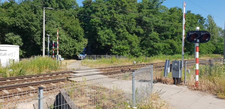 Potrącenie przez pociąg w Łodzi. Tragiczny wypadek pieszego na torach przy ul. Sobolowej