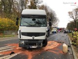 Wypadek na ulicy Wodzisławskiej w Porębie. Czołowo zderzyły się dwa samochody. Jedna osoba została poszkodowana