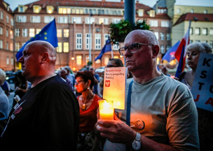 Komitet Obrony Demokracji protestował przed sądem okręgowym w Gdańsku. 25.07.2018