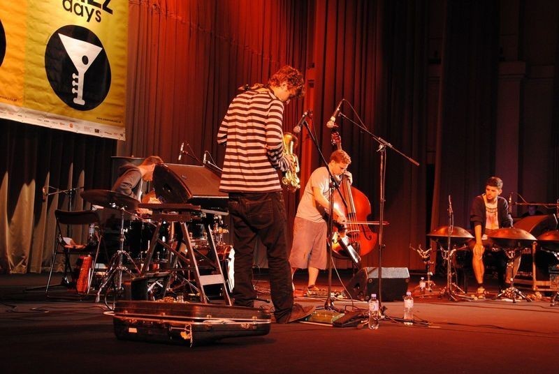 WSJD 2010/Portico Quartet/od lewej Duncan Bellamy, Jack...