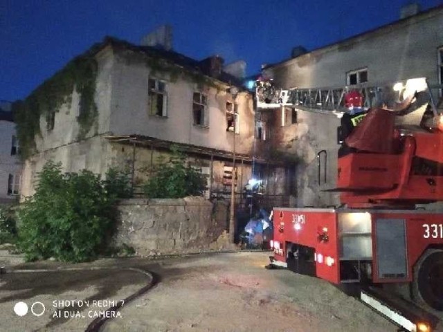 Pożar w budynku dawnego szpitala św. Trójcy w Piotrkowie