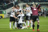 Legia wygrywa z Jagiellonią i traci tylko punkt do lidera. Kontrowersyjna decyzja arbitra [WIDEO]