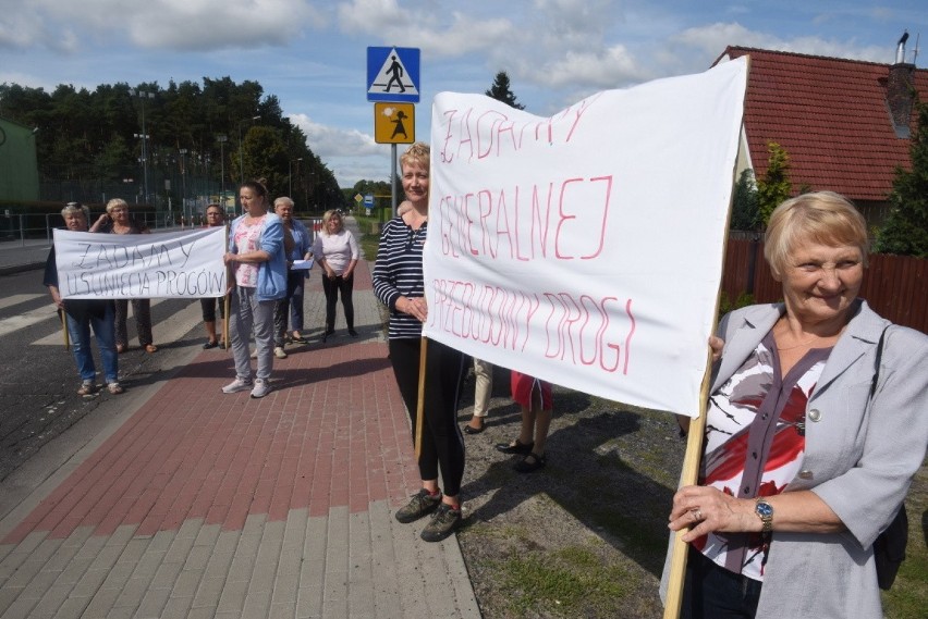 Mieszkańcy Zielonej Góry Zawady protestują w sprawie ul....