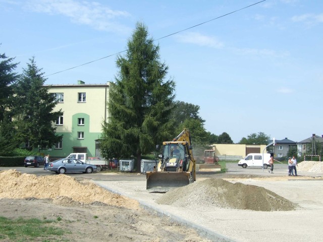 Jedną z kontynuowanych inwestycji jest budowa orlika przy ZS w Pajęcznie