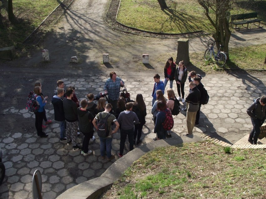 Zwiedzane wystawy i zajęcia plastyczne gimnazjalistów z Emilią Sobczak