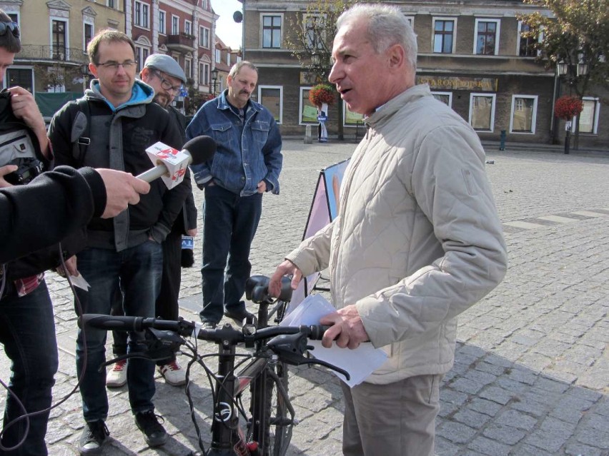 Senator Piotr Gruszczyński zorganizował kampanię wyborczą na Rynku
