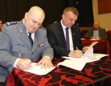 Nowy komisariat policji powstanie w Warcie. Dokonano przekazania działki pod budowę