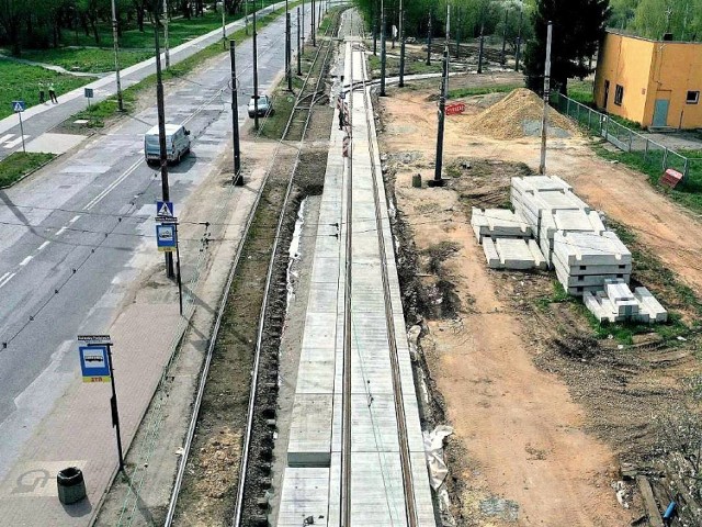 W Dąbrowie Górniczej - Gołonogu modernizacja torowiska tramwajowego wkracza w decydujący etap Zobacz kolejne zdjęcia/plansze. Przesuwaj zdjęcia w prawo - naciśnij strzałkę lub przycisk NASTĘPNE