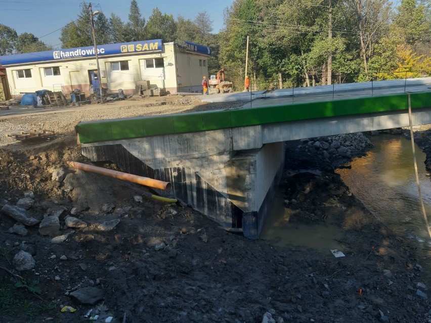 W listopadzie koniec prac przy budowie dwóch mostów na terenie Cieklina [ZDJĘCIA]
