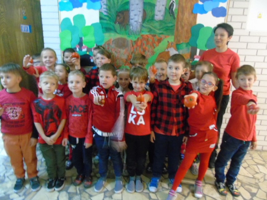 Dzień Pomidora w Szkole Podstawowej w Liskowie. Nauka zdrowego stylu życia przez zabawę i rywalizację