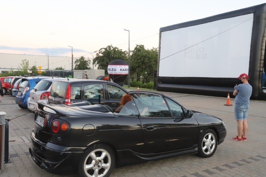 W niedzielę wieczorem na parkingu pod biurowcem TME (ul....