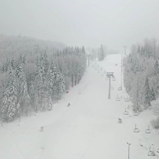 Śnieg spadł, działają naśnieżarki, sezon rusza