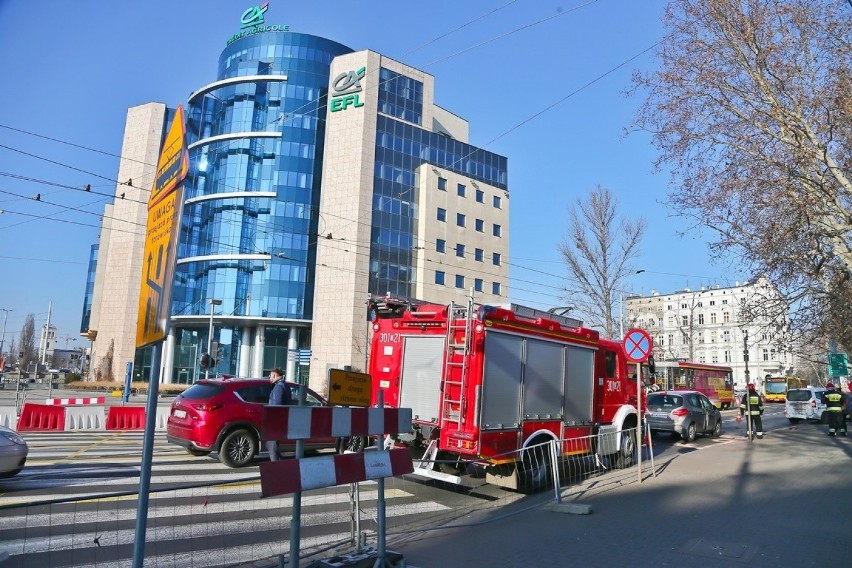 Cztery samochody zderzyły się w okolicach pl. Orląt Lwowskich. Zobacz karambol na zdjęciach