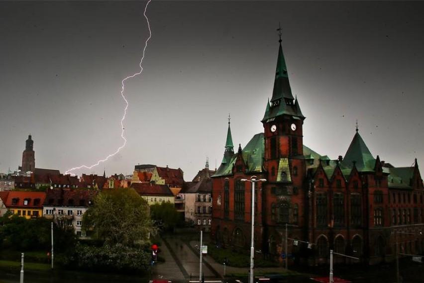 Uwaga! Burze na Dolnym Śląsku - ostrzeżenie III stopnia!